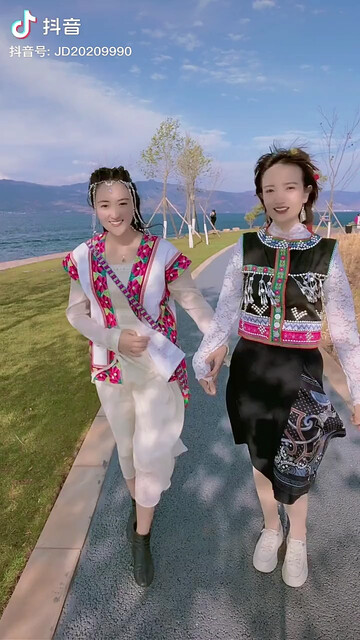 百灵鸟鸣谢彩云之南