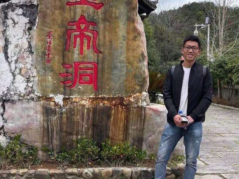 不经历风雨，怎5b的主播海报
