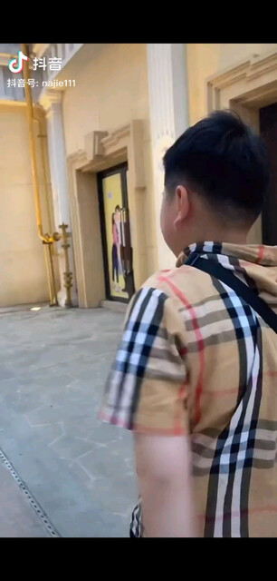 身为儿子真操心/窃笑
