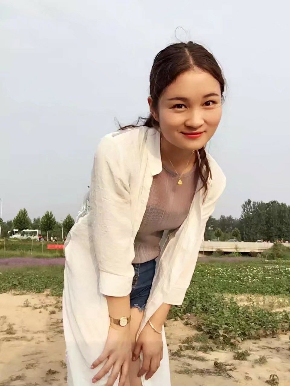 城里姑娘小芳的图片