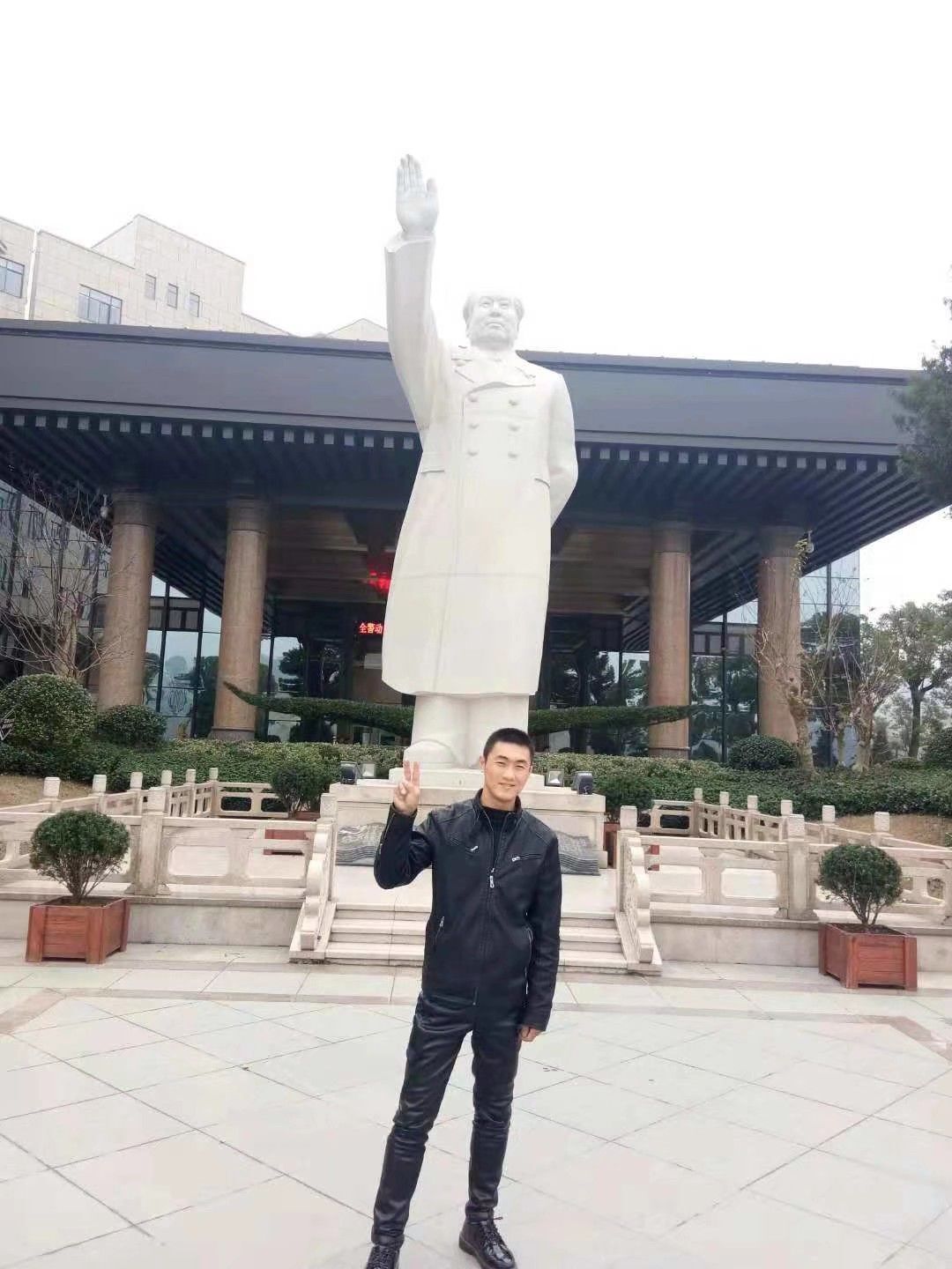 我女人要用生命爱她的主播照片