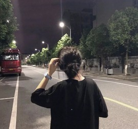 钱小亿主播照片