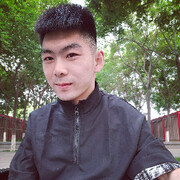 轮椅上小伟