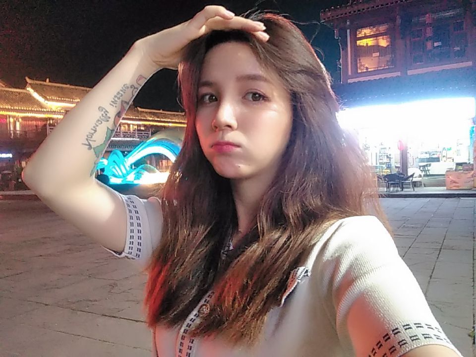 丑琪琪主播照片