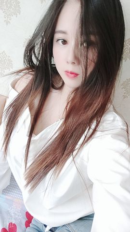 沁馨ღ求百元榜主播照片