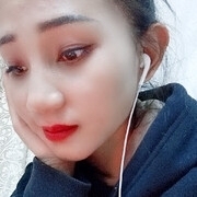 凉山彝妹主播照片