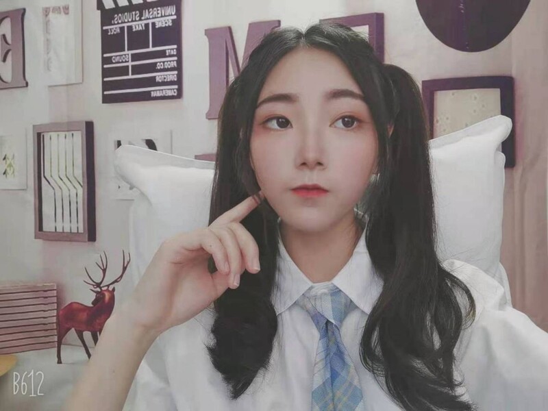 HX憨落的主播海报