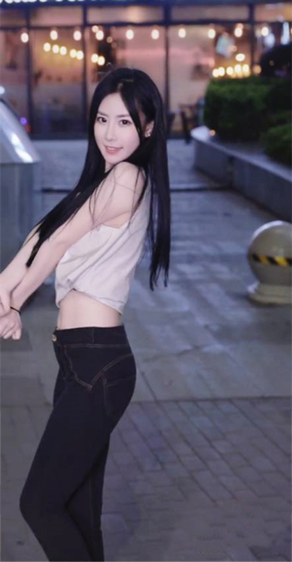 陆七萬主播照片