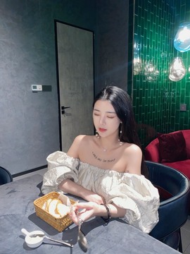 思思👑主播照片