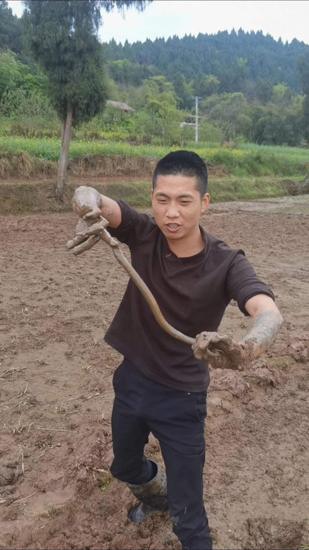 户外小道士的主播照片