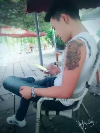 鋒车车的主播照片