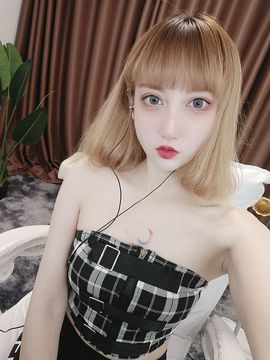 你的人间芭比主播照片