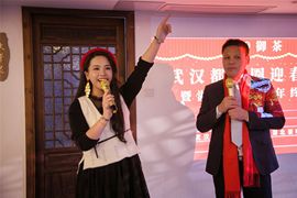 茶茶19号周年主播照片