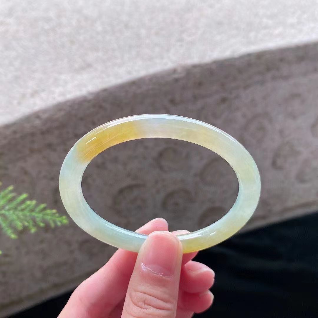 瑞丽妍菡珠宝店的图片