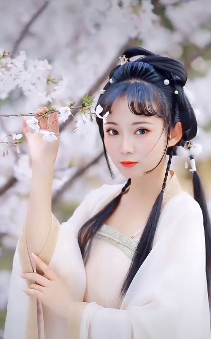 🌸✨莹🍁雪✨🌸海报