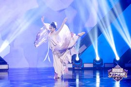 一字马~依棠主播照片