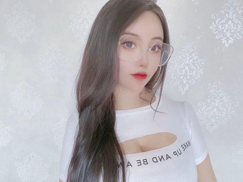 泡沫l..的主播海报