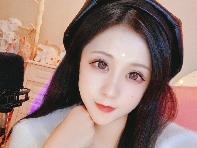 小小西柚柚🦈的主播海报