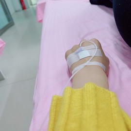 跑调嘉💟休主播照片