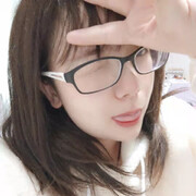 蹲在马路边看妞
