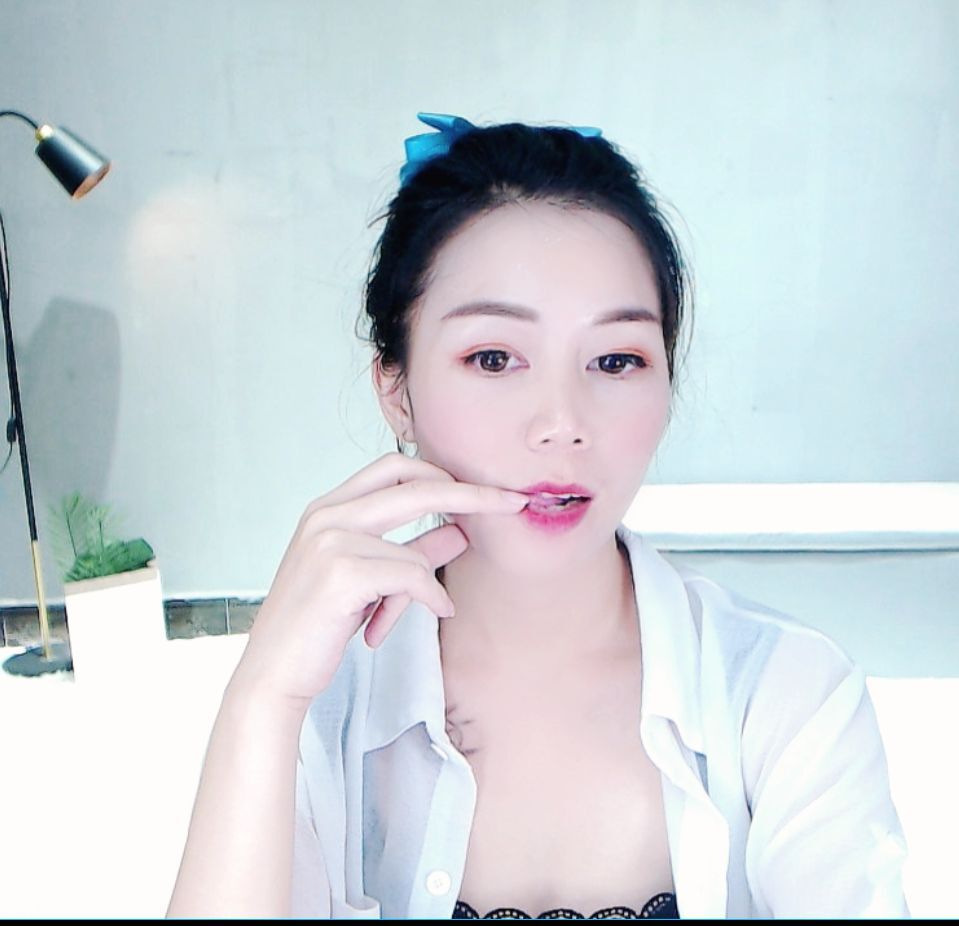 现实✔差距的主播照片