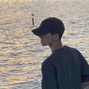 子逸ovo海报