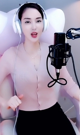 水母好美主播照片