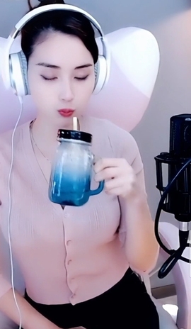 水母好美主播照片