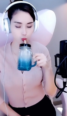 水母好美主播照片