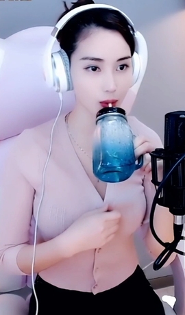 水母好美主播照片