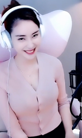 水母好美主播照片