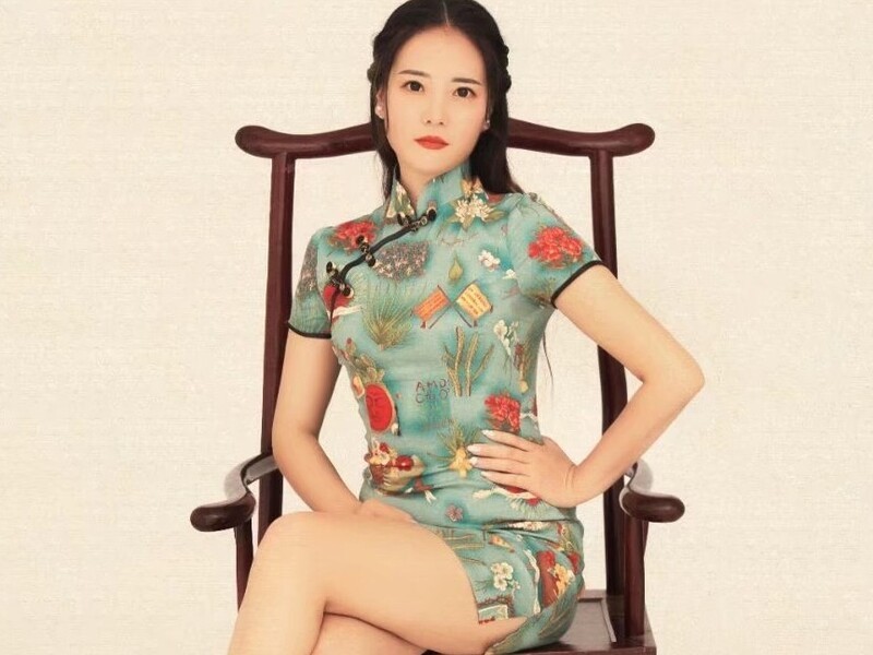 新人小焱焱求保护的主播海报