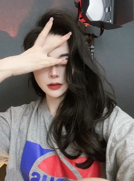 娜塔莎退主播照片