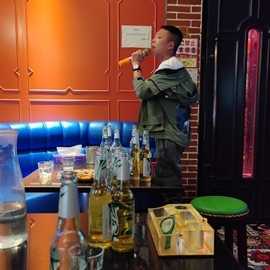 往事犹如一首旋律主播照片