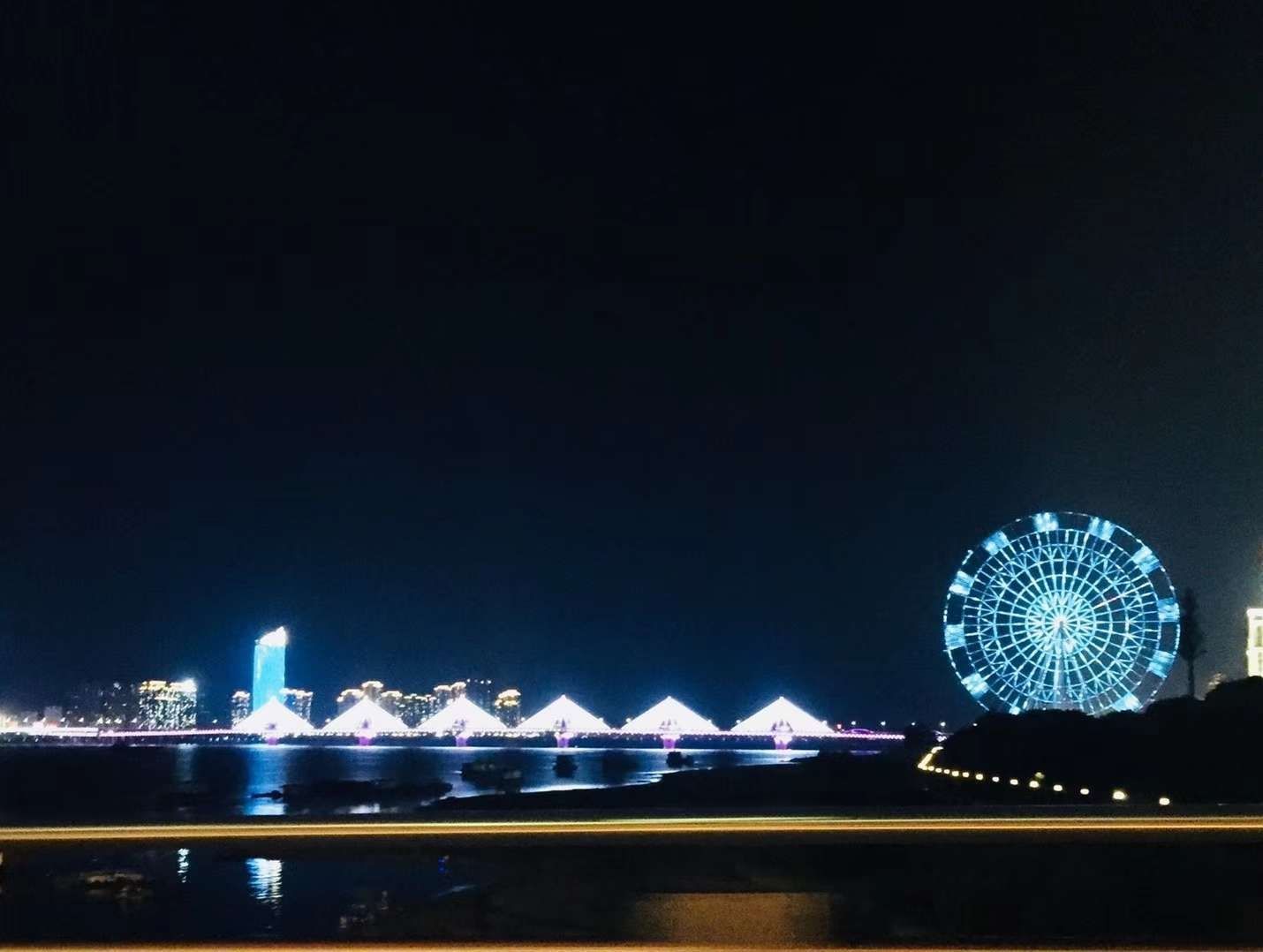骑小黄车追法拉鲲。主播图片