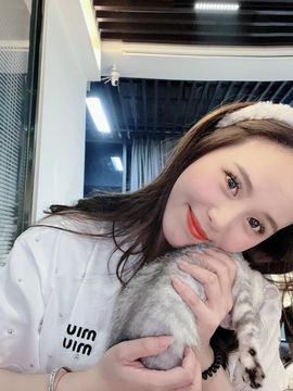 默不言.主播照片