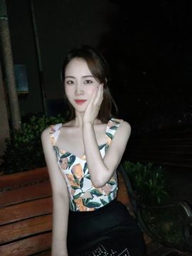 奕露西$唱歌主播照片