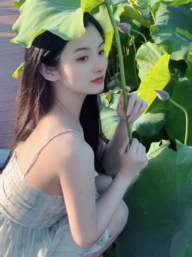 小雪碧休主播照片