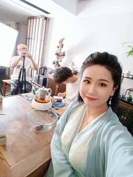 茶茶幸运星主播照片