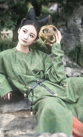 安静唱歌的䒕麻花我白主播照片