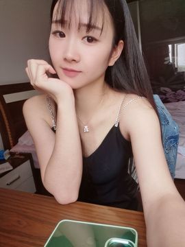 进口小饼干主播照片