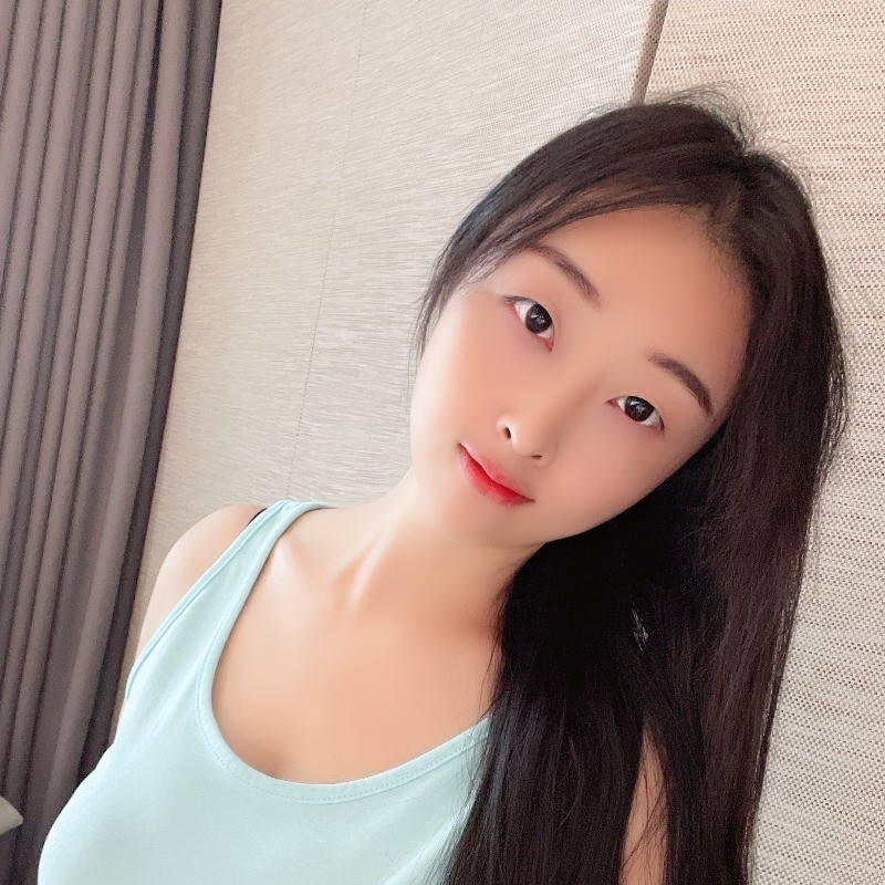 低头浅笑，保持微笑r的主播海报