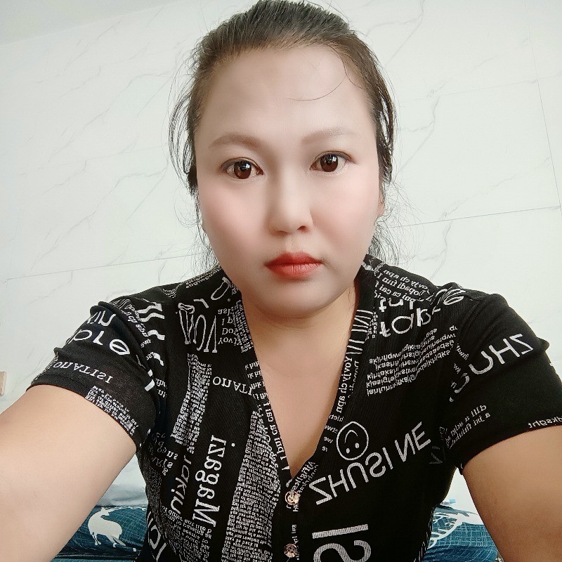 绝望的朦朦的主播海报