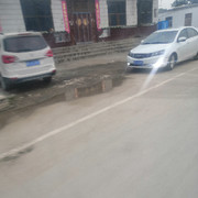 ，游客路过，