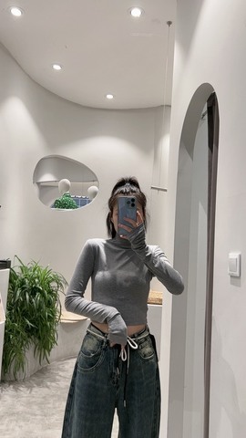 辣辣：安静唱歌主播照片