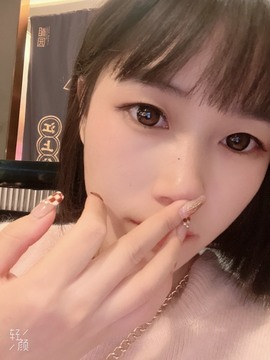 辣辣：安静唱歌主播照片