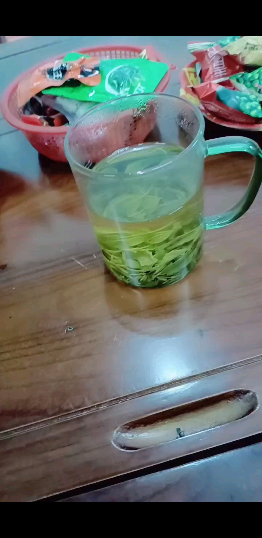 下雨的时候，泡杯绿茶