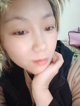揪眉心爱唱歌的图片