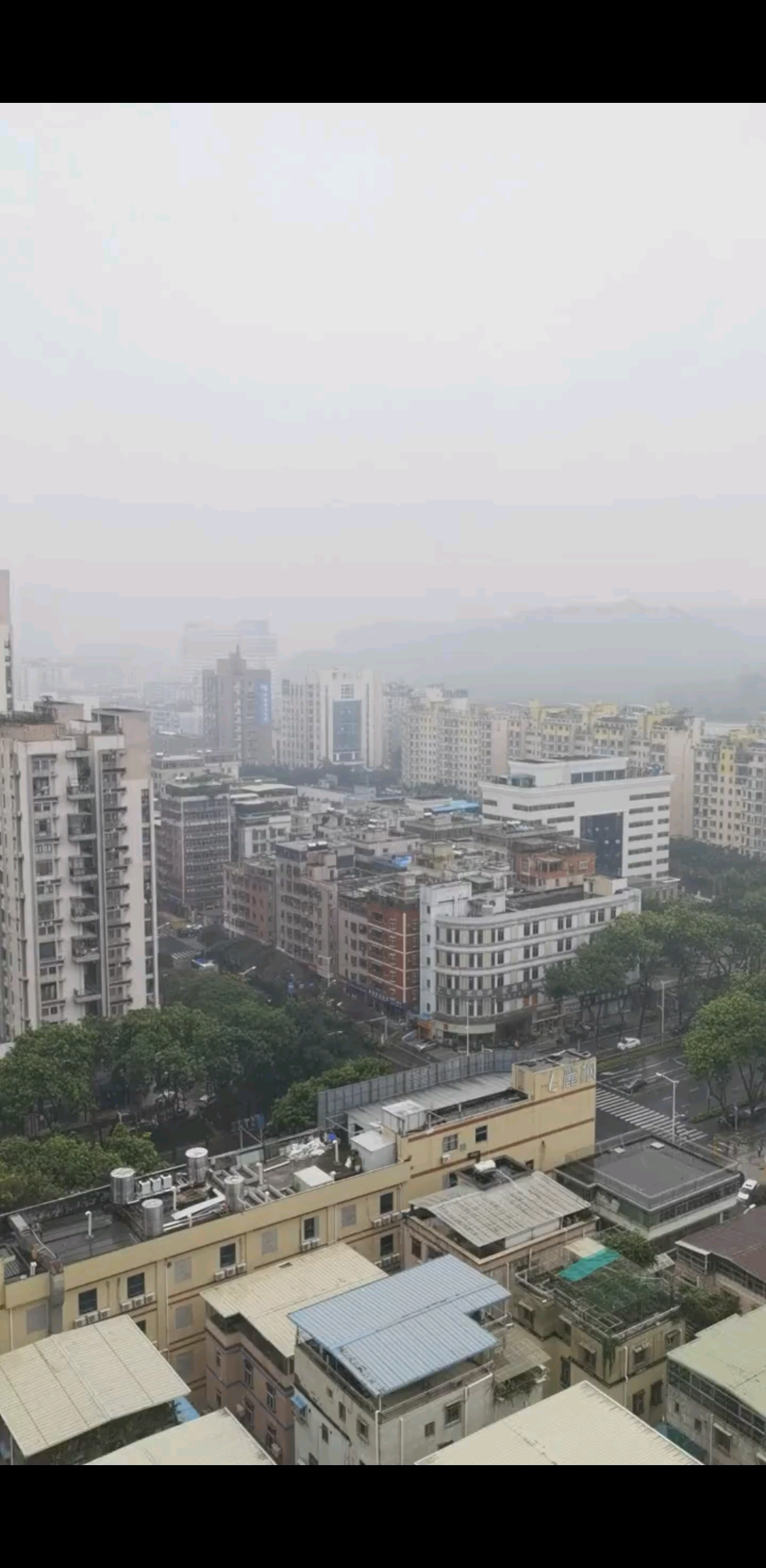 淅淅沥沥小雨滴，像在