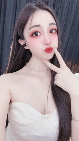 小玲宝🧸安静唱歌主播照片